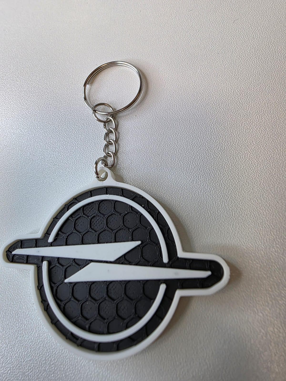 Portachiavi Auto Minimal Bianco/Nero – Simbolo Geometrico “Brand Style” (PLA)