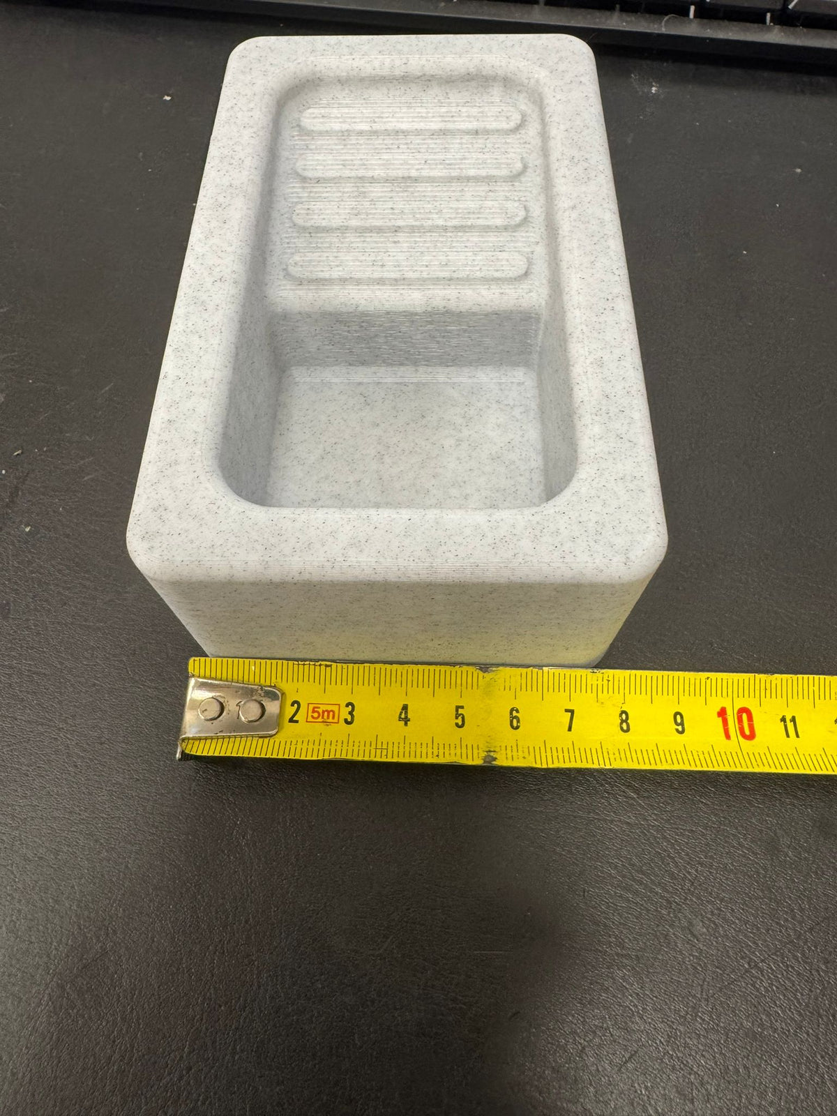 Miniatura pilozza antica in pietra – riproduzione fedele | Scultura decorativa stampata in 3D | Soprammobile 3DodLab