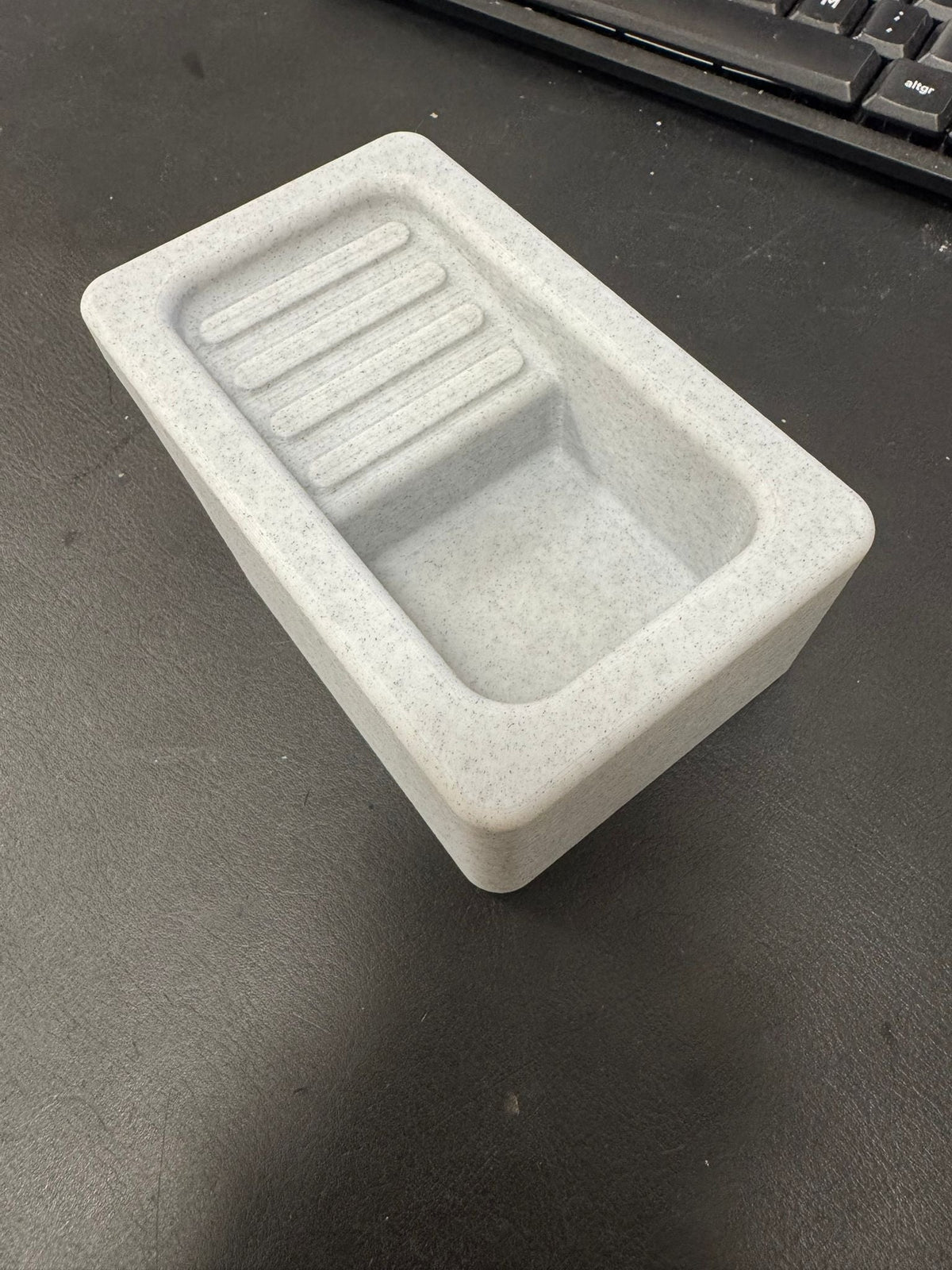 Miniatura pilozza antica in pietra – riproduzione fedele | Scultura decorativa stampata in 3D | Soprammobile 3DodLab