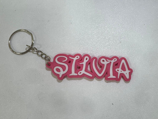 Portachiavi Nome Personalizzato in Stile Cartoon – Base Bianca + Scritta Colorata (PLA)